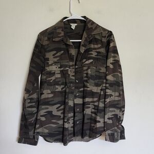 Forever 21 Camo Button-Up Top size Small